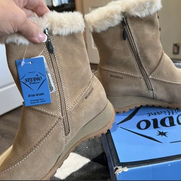 Studio Brilliant Tan Waterproof & Insulated Leather Boots - Picture 10 of 13